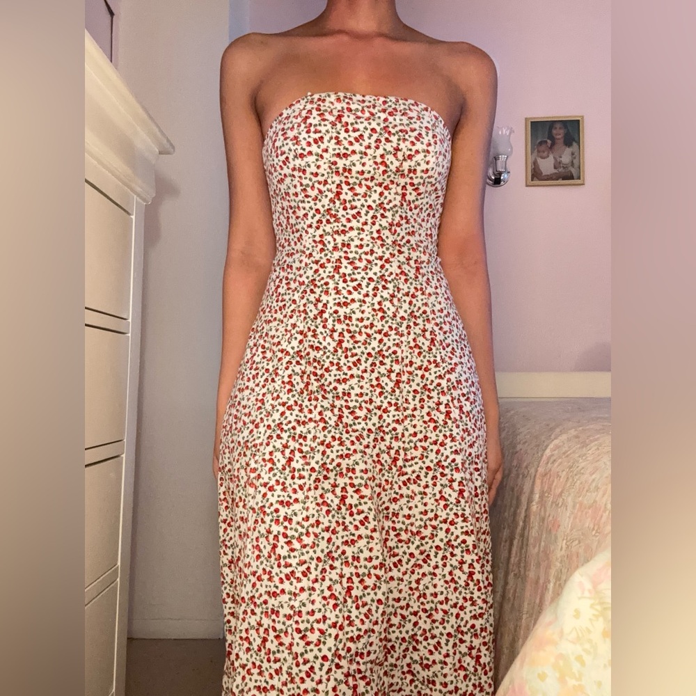 The A&F Mila Strapless Midi Dress 🍓